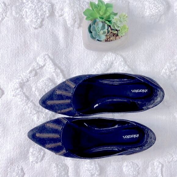 Xhilaration Pointy-Toed Zipper Faux Suede Flats Size 10 - Picture 3 of 7